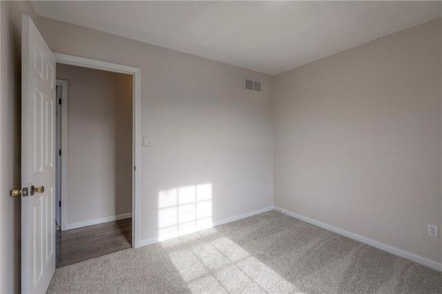 18404 E Blackhawk Trail, Independence, MO 64056