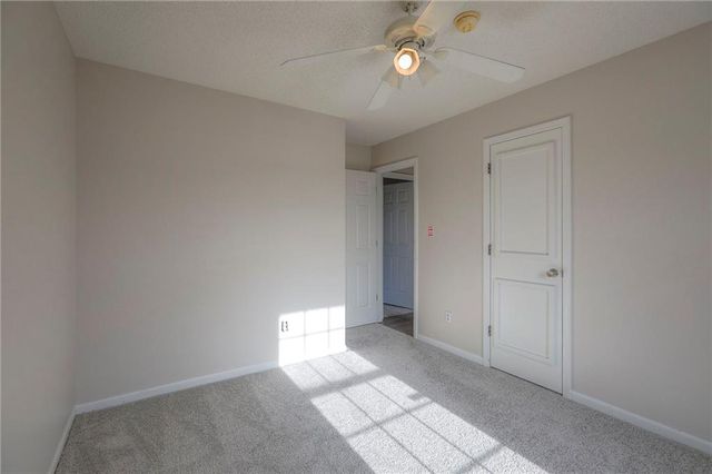 18404 E Blackhawk Trail, Independence, MO 64056