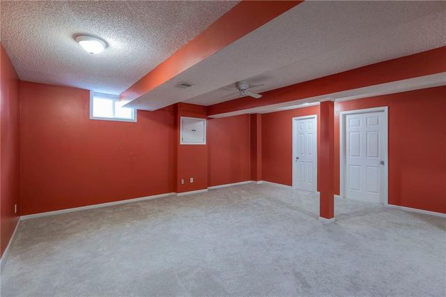 18404 E Blackhawk Trail, Independence, MO 64056