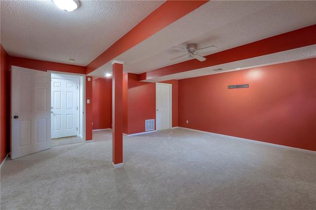 18404 E Blackhawk Trail, Independence, MO 64056