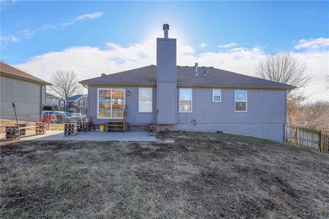 18404 E Blackhawk Trail, Independence, MO 64056