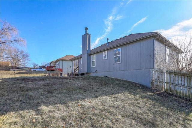 18404 E Blackhawk Trail, Independence, MO 64056