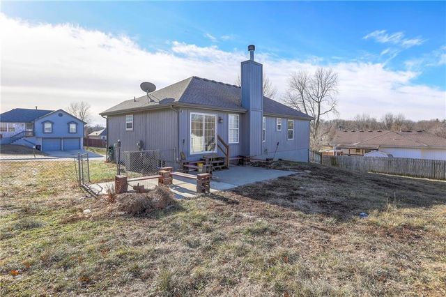 18404 E Blackhawk Trail, Independence, MO 64056