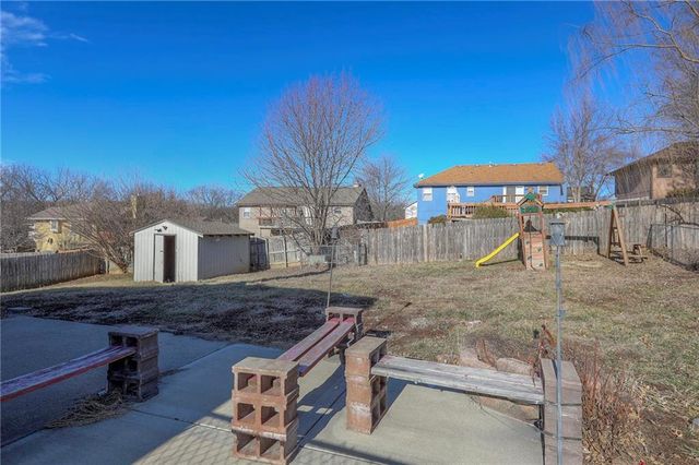 18404 E Blackhawk Trail, Independence, MO 64056