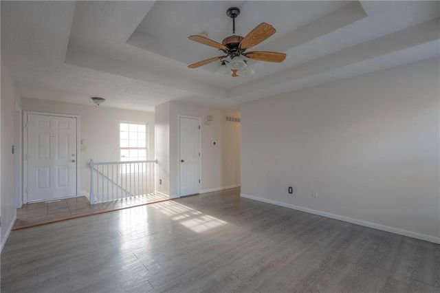 18404 E Blackhawk Trail, Independence, MO 64056