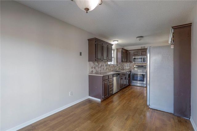 18404 E Blackhawk Trail, Independence, MO 64056