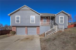 18404 E Blackhawk Trail, Independence, MO 64056