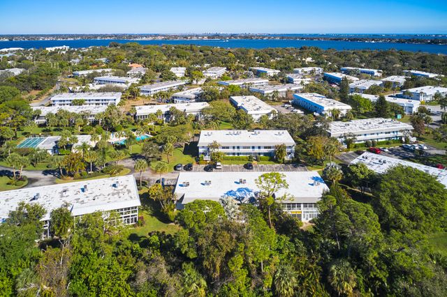 2929 SE Ocean Boulevard 121-2, Stuart, FL 34996