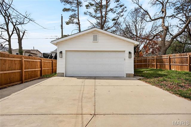 2515 Melvin Avenue, St Louis, MO 63144