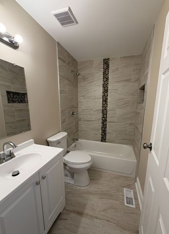 1659 Islandview Court, Hoffman Estates, IL 60169