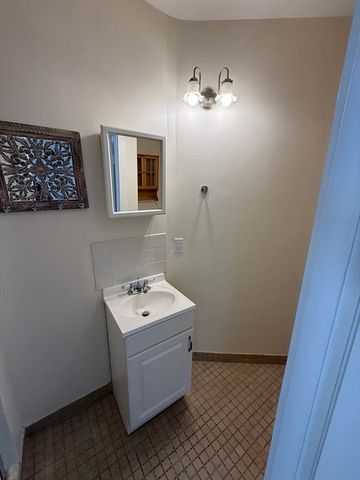 348 School 1, Watertown, MA 02472