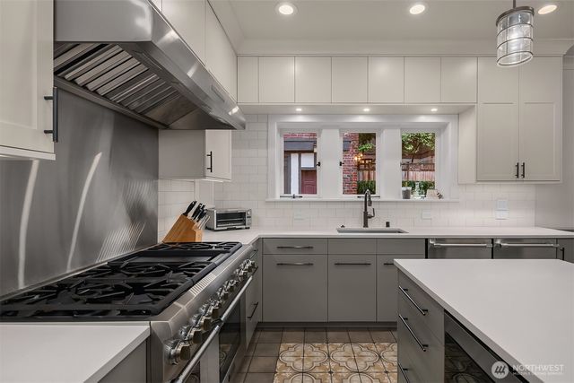 803 E Prospect Street, Seattle, WA 98102