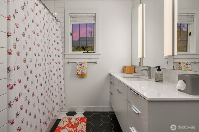 803 E Prospect Street, Seattle, WA 98102