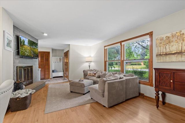 W225N247 Lexington DRIVE, Waukesha, WI 53186