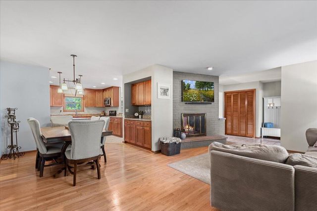 W225N247 Lexington DRIVE, Waukesha, WI 53186
