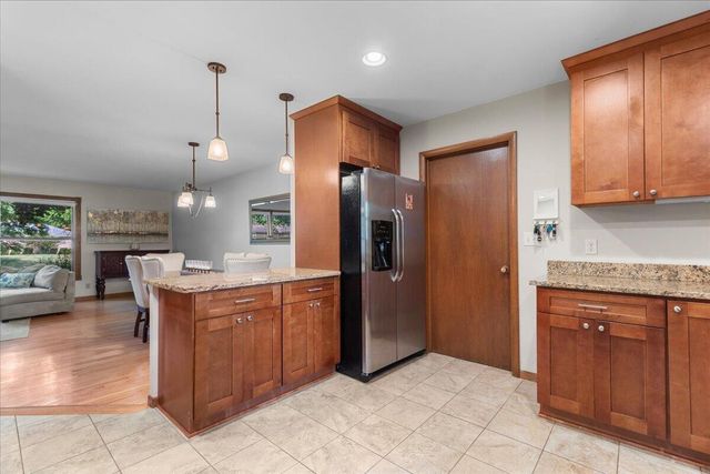 W225N247 Lexington DRIVE, Waukesha, WI 53186