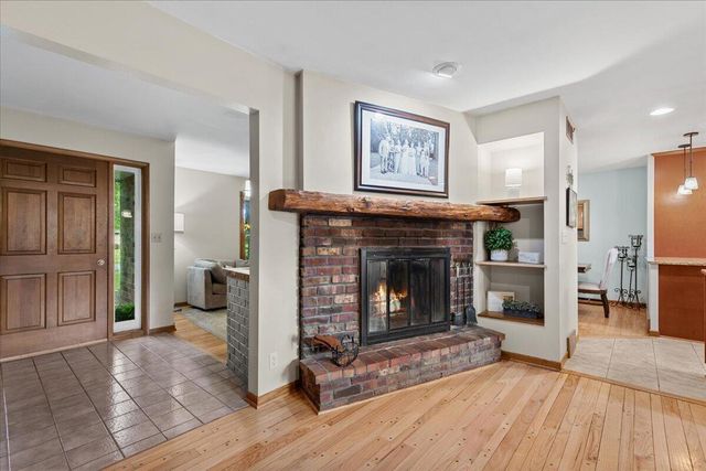 W225N247 Lexington DRIVE, Waukesha, WI 53186