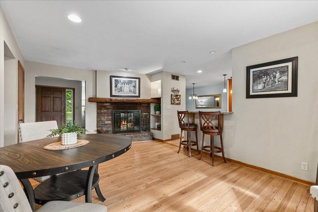W225N247 Lexington DRIVE, Waukesha, WI 53186