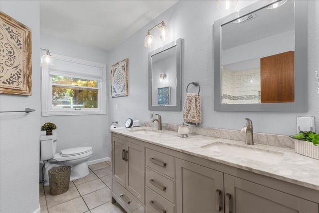 W225N247 Lexington DRIVE, Waukesha, WI 53186