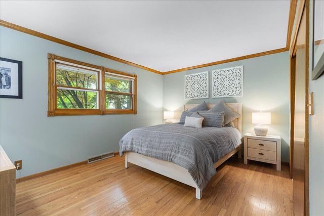 W225N247 Lexington DRIVE, Waukesha, WI 53186