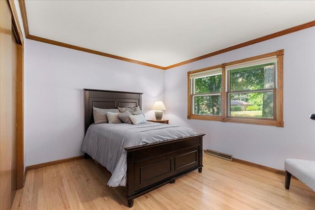 W225N247 Lexington DRIVE, Waukesha, WI 53186