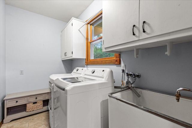 W225N247 Lexington DRIVE, Waukesha, WI 53186