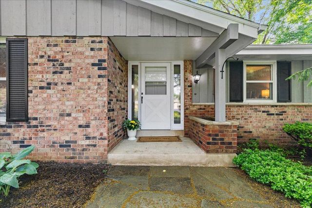 W225N247 Lexington DRIVE, Waukesha, WI 53186