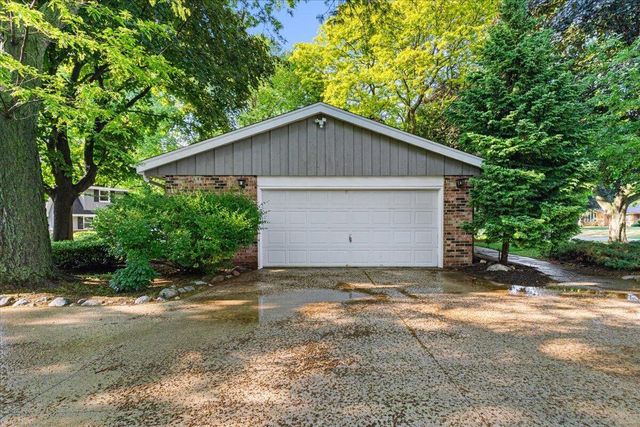 W225N247 Lexington DRIVE, Waukesha, WI 53186