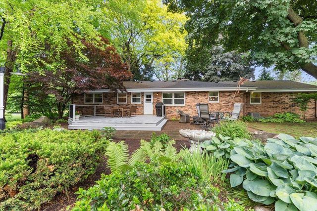 W225N247 Lexington DRIVE, Waukesha, WI 53186