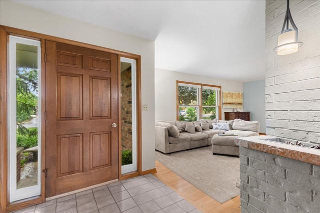 W225N247 Lexington DRIVE, Waukesha, WI 53186