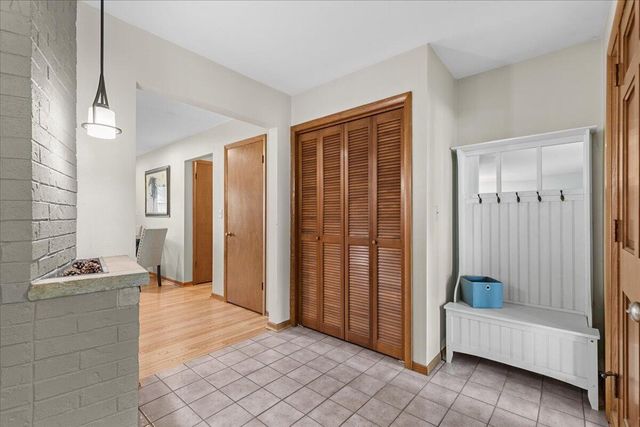 W225N247 Lexington DRIVE, Waukesha, WI 53186