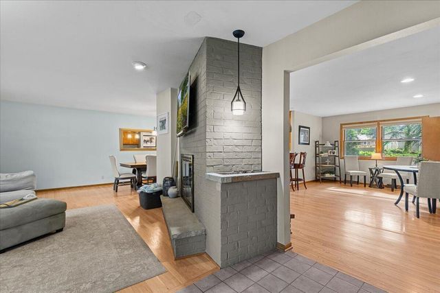 W225N247 Lexington DRIVE, Waukesha, WI 53186