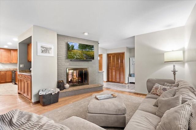 W225N247 Lexington DRIVE, Waukesha, WI 53186