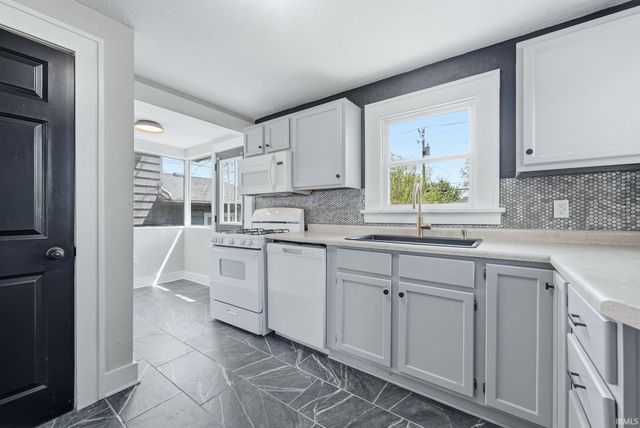 2626 Lynn Avenue, Fort Wayne, IN 46805