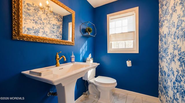 11 Mohican Drive, Middletown, NJ 07748