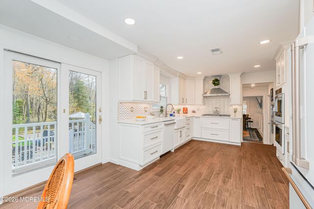 11 Mohican Drive, Middletown, NJ 07748