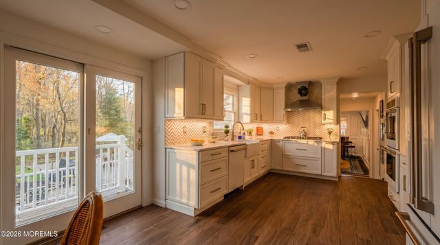 11 Mohican Drive, Middletown, NJ 07748