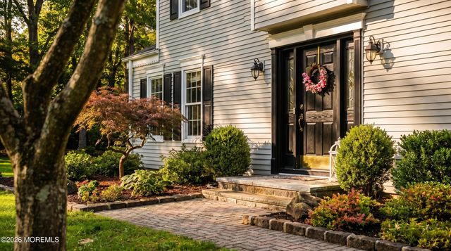 11 Mohican Drive, Middletown, NJ 07748