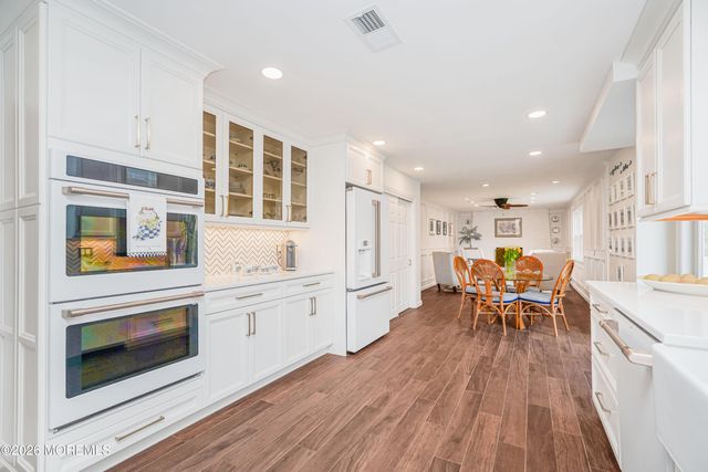 11 Mohican Drive, Middletown, NJ 07748