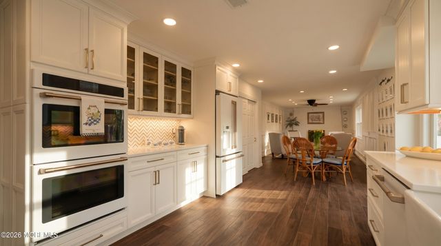 11 Mohican Drive, Middletown, NJ 07748