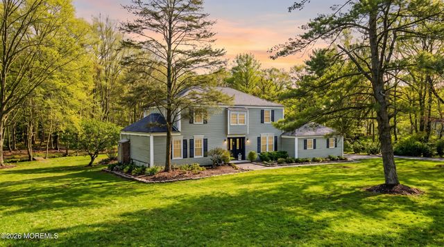 11 Mohican Drive, Middletown, NJ 07748