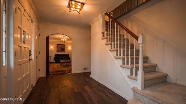 11 Mohican Drive, Middletown, NJ 07748