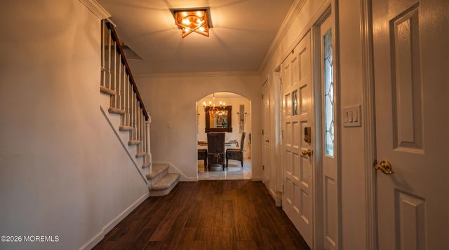 11 Mohican Drive, Middletown, NJ 07748