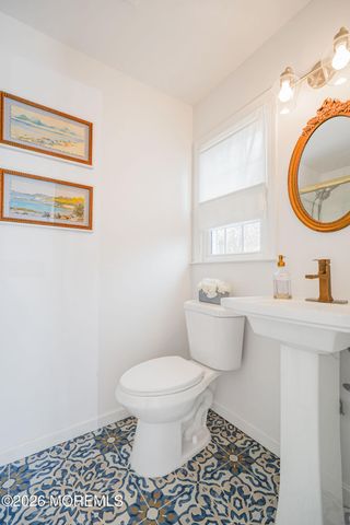 11 Mohican Drive, Middletown, NJ 07748