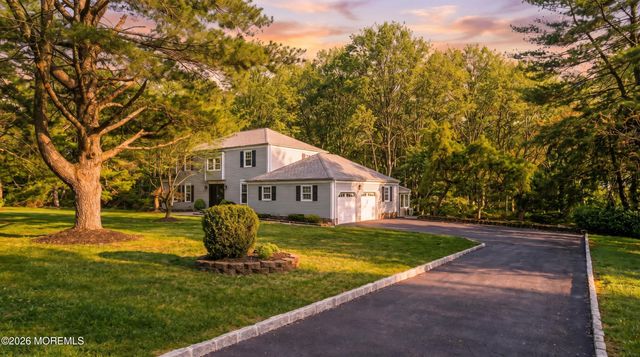 11 Mohican Drive, Middletown, NJ 07748