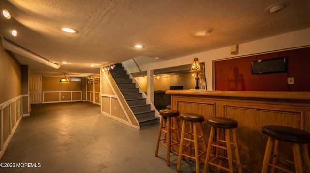 11 Mohican Drive, Middletown, NJ 07748