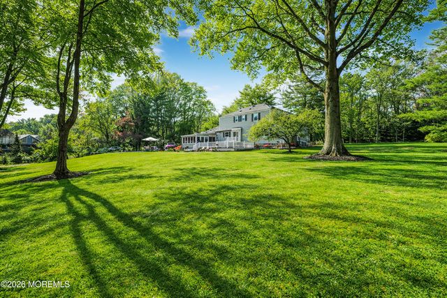 11 Mohican Drive, Middletown, NJ 07748