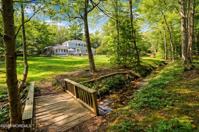 11 Mohican Drive, Middletown, NJ 07748