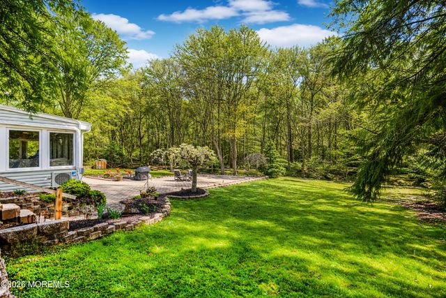 11 Mohican Drive, Middletown, NJ 07748