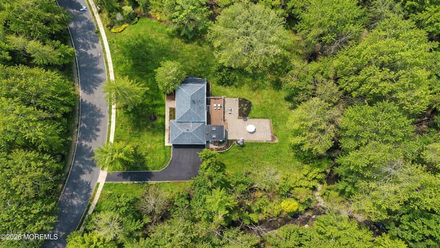 11 Mohican Drive, Middletown, NJ 07748